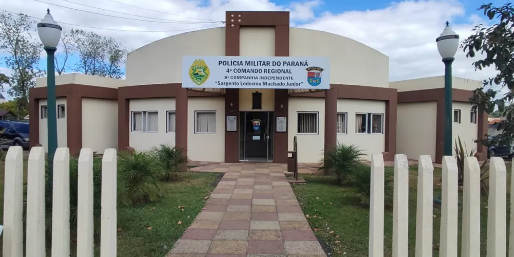 Vítimas relataram agressões por grupo de cerca de 15 pessoas e caso foi registrado na sede da 8ª Companhia Independente da Polícia Militar (CIPM)