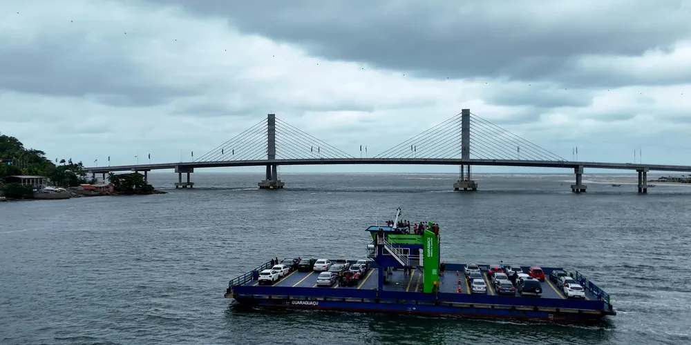 O primeiro ferry boat a fazer a travessia na Baía de Guaratuba é de 1960, criado pelo governador Moisés Lupion