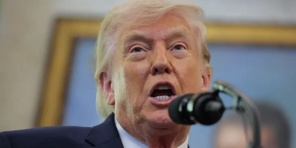 O presidente dos EUA, Donald Trump, no Salão Oval da Casa Branca, em 24 de março