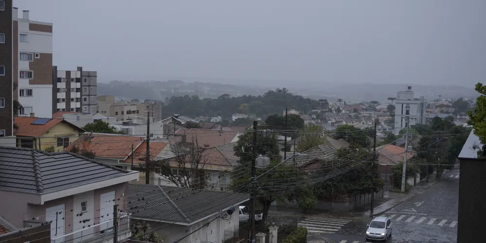 As temperaturas máximas também não devem subir muito, permanecendo na casa dos 17°C
