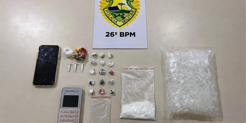 Eles foram encaminhados, juntamente com os materiais apreendidos, à 18ª Subdivisão Policial