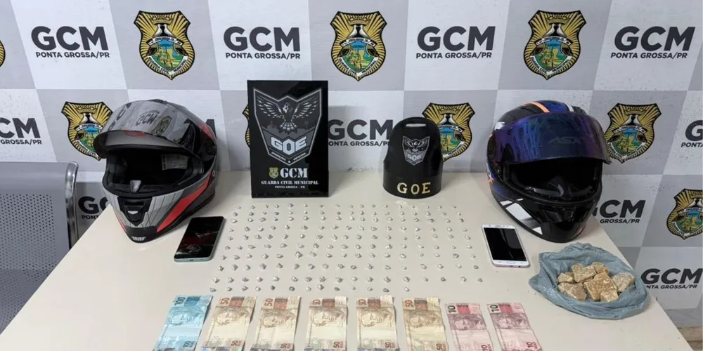 Ambos receberam voz de prisão e foram encaminhados até a Delegacia de Polícia