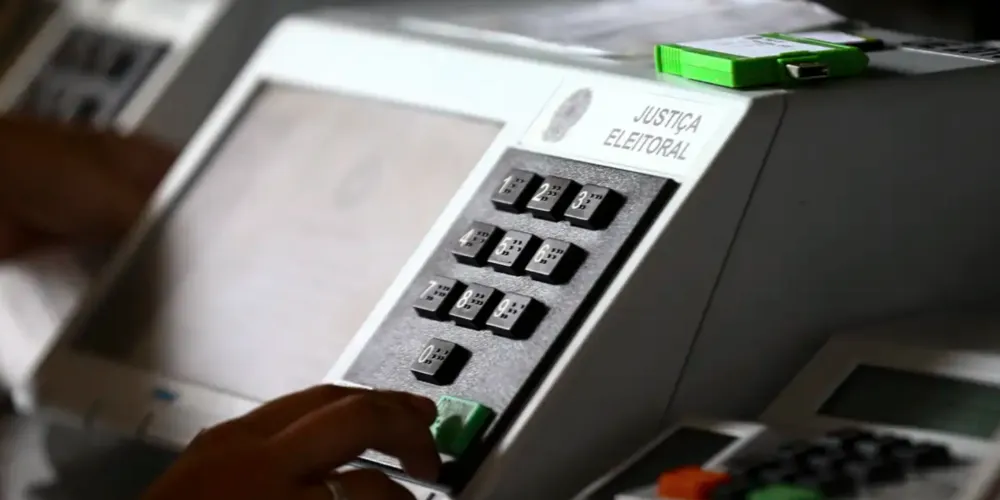 O prazo para agentes públicos que vão participar das eleições deixarem seus cargos terminou nesse sábado (4)