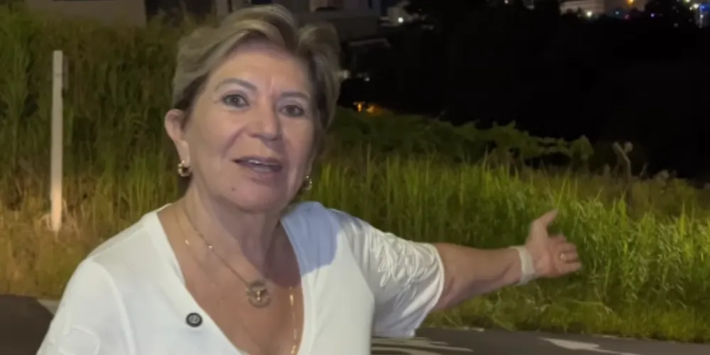 A prefeita municipal de Ponta Grossa, Elizabeth Schmidt (União Brasil), foi até a Rua Maria Perpétua da Cruz, em Oficinas, para mostrar o local em que a unidade será construída