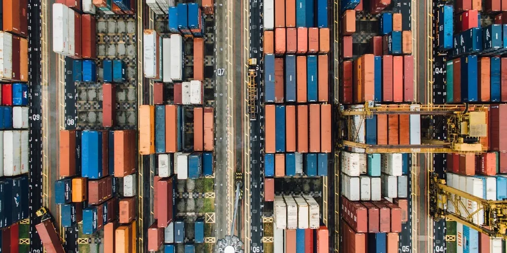 Porto paranaense é peça-chave no escoamento da safra recorde de soja, que deve manter o Brasil na liderança global de exportações em 2026