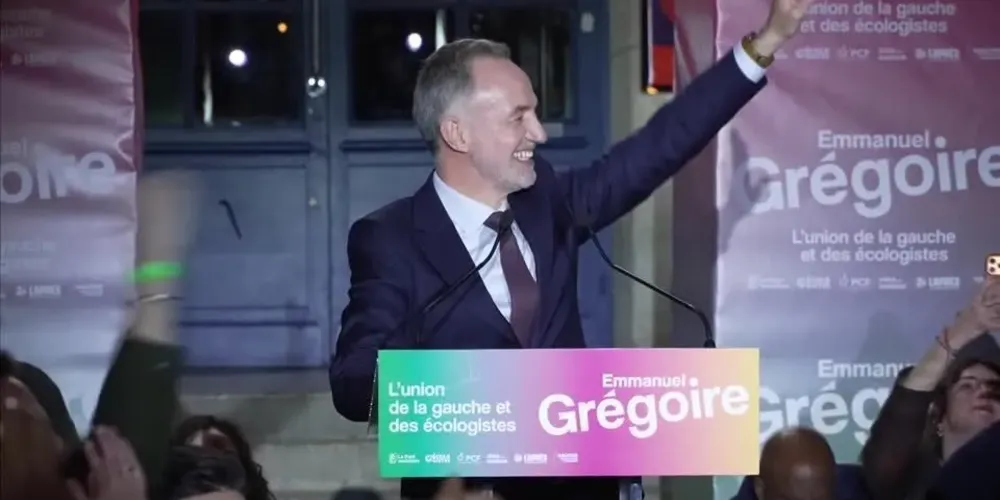 Emmanuel Grégoire, do Partido Socialista da França, é eleito prefeito de Paris