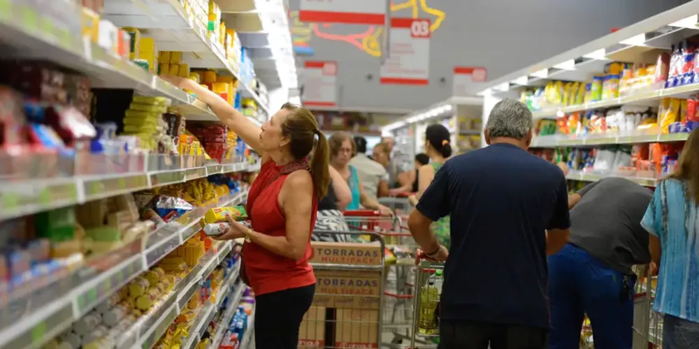 Setor de comércio calcula aumento dos custos com redução da jornada