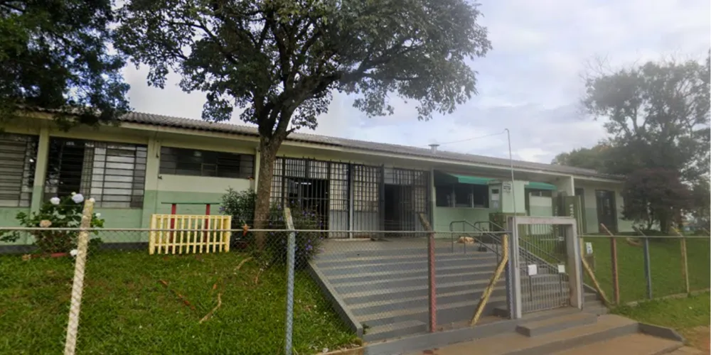 A entrada da Escola Eurico Batista Rosas antes das obras de ampliação