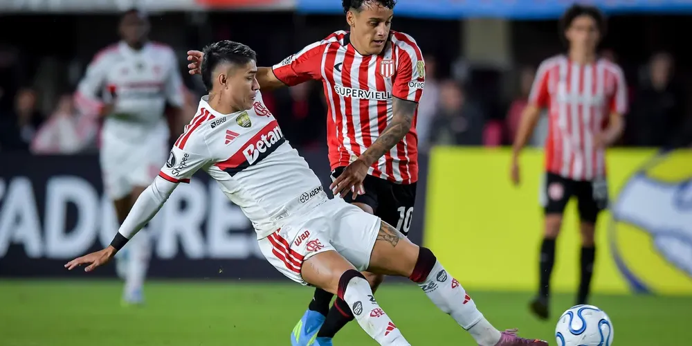 Lance de Estudiantes x Flamengo pela Libertadores