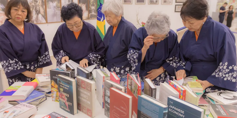 A doação dos livros integra o projeto Read Japan, do Consulado do Japão