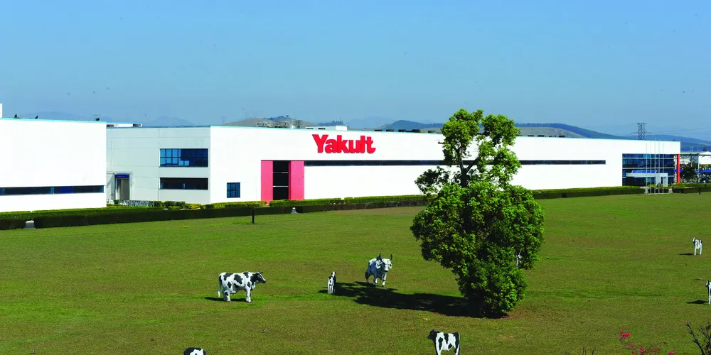 A fábrica Yakult Brasil otimizou sua produção com apoio da Tetra Pak