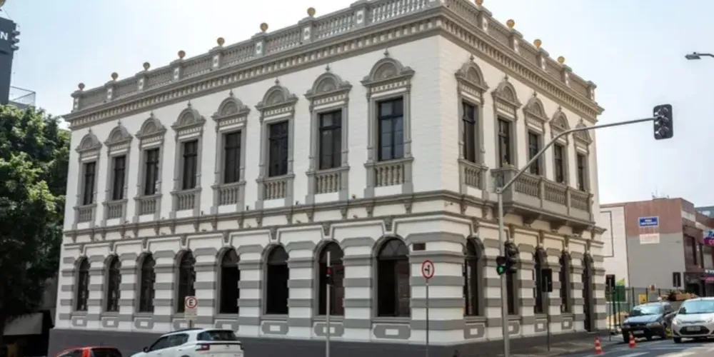 A feira reunirá artesãos e produtores locais na Praça do Centro de Cultura