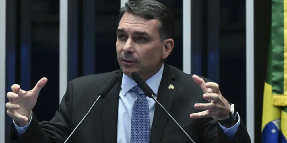 Preocupação ocorre após um desentendimento envolvendo o irmão e vereador Jair Renan Bolsonaro (PL) e o deputado federal Nikolas Ferreira (PL)