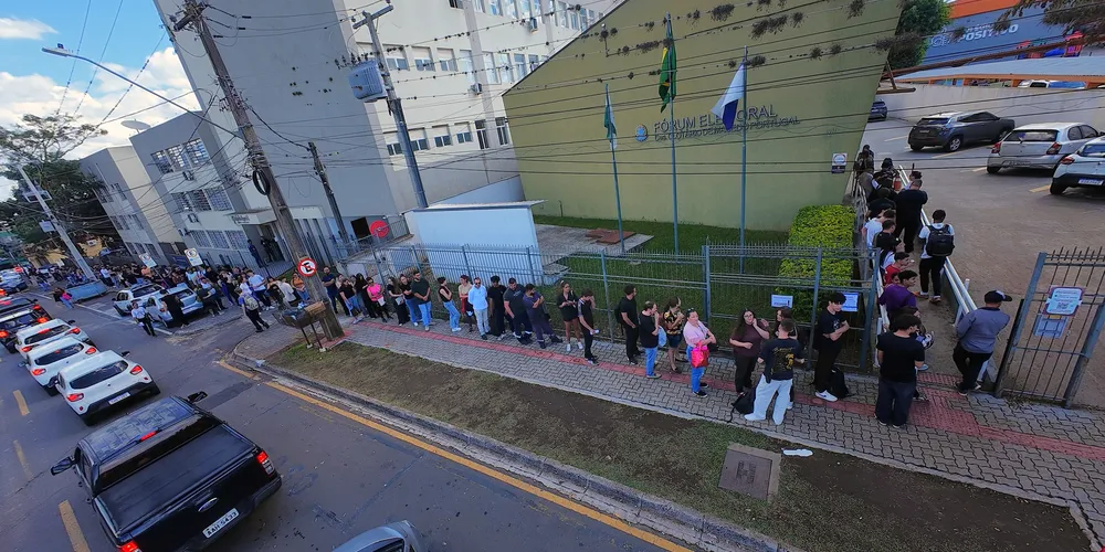 Fila no Fórum Eleitoral de Ponta Grossa