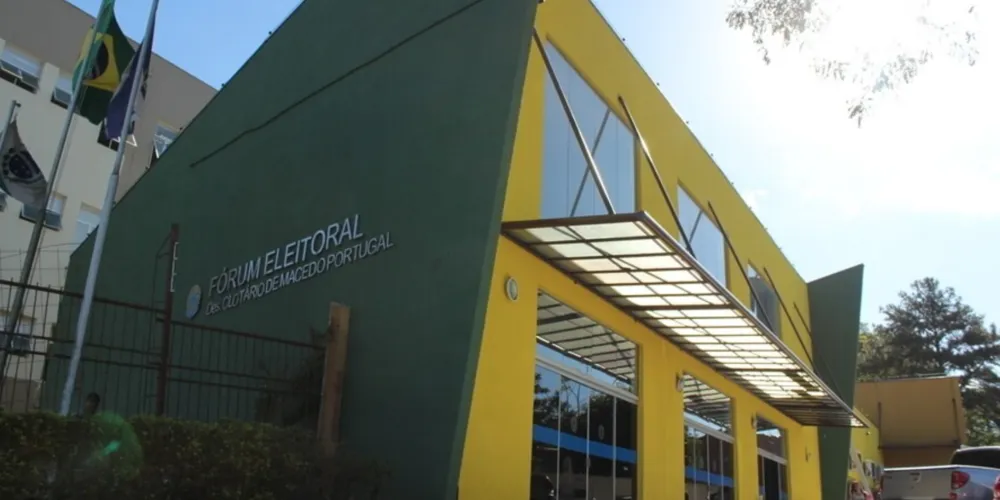 O Fórum Eleitoral fica ao lado do Fórum da Comarca de Ponta Grossa