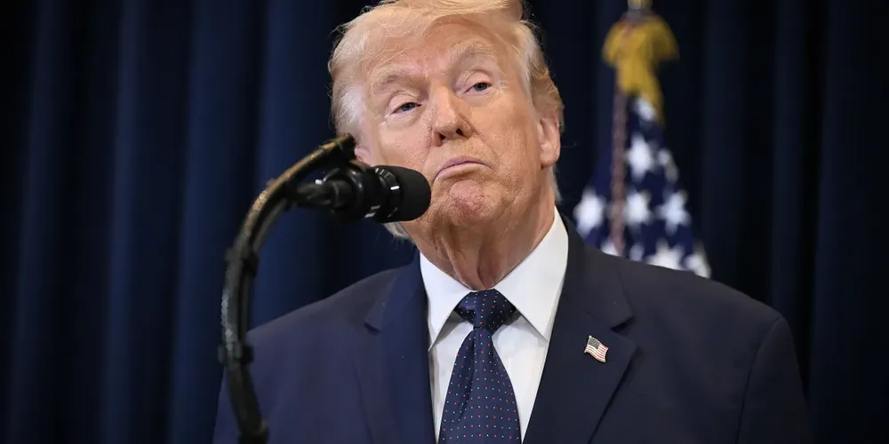 O presidente dos EUA, Donald Trump, durante coletiva de imprensa na Flórida nesta segunda-feira (9)