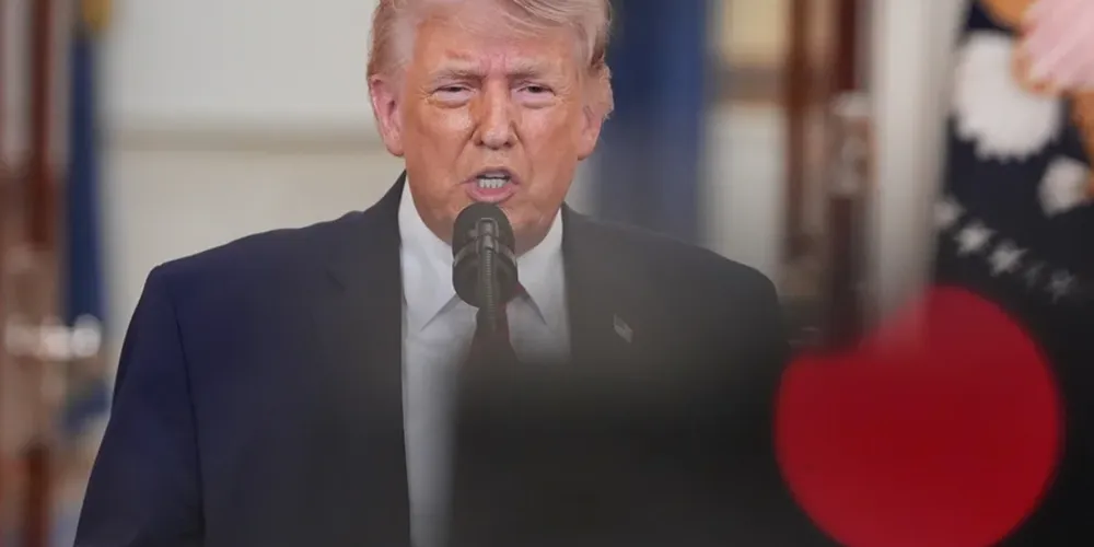 Trump tem sido alvo de questionamentos sobre sua relação com o empresário condenado por crimes sexuais, Jeffrey Epstein