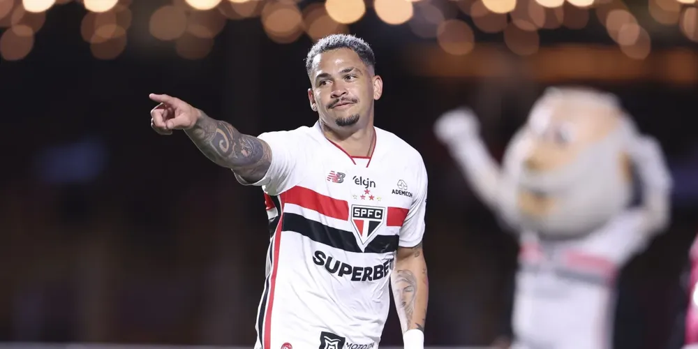 Luciano, do São Paulo, comemora gol contra o Juventude
