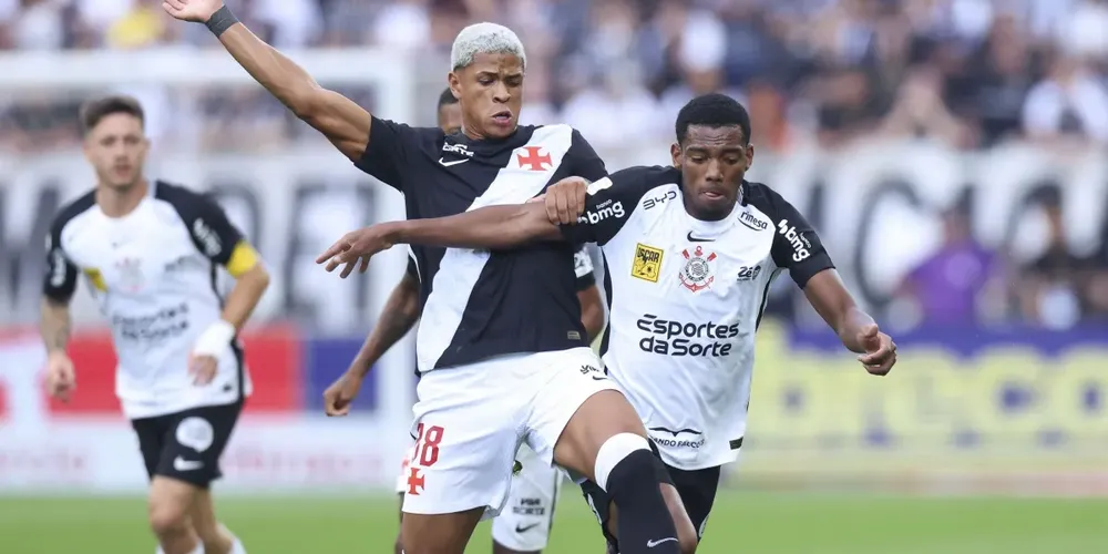 Barros, do Vasco e André, do Corinthians, em partida do Brasileirão