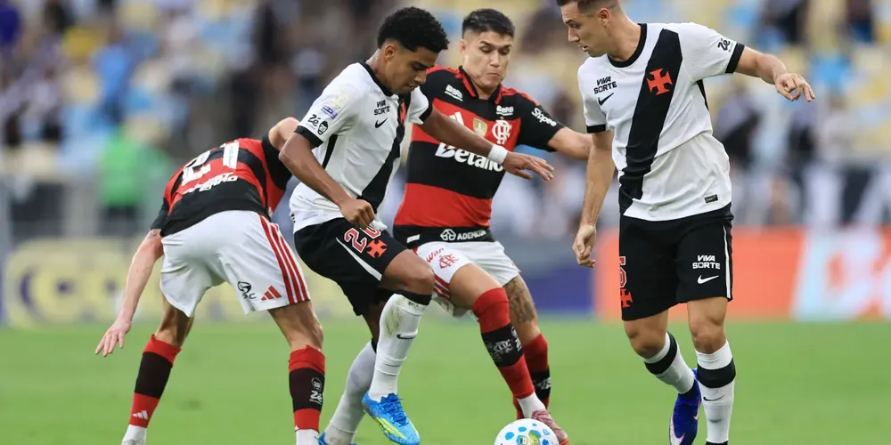 Lance de Flamengo x Vasco pelo Campeonato Brasileiro