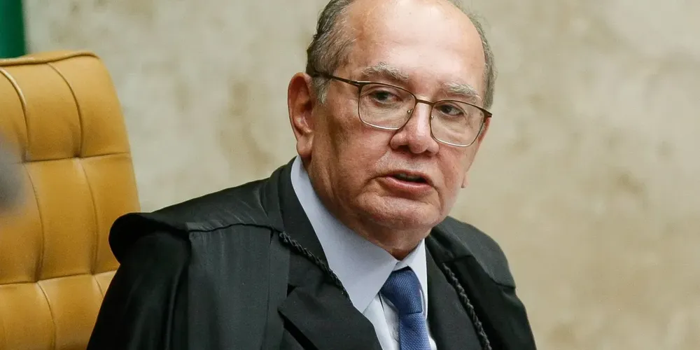 O ministro Gilmar Mendes em sessão plenária do STF