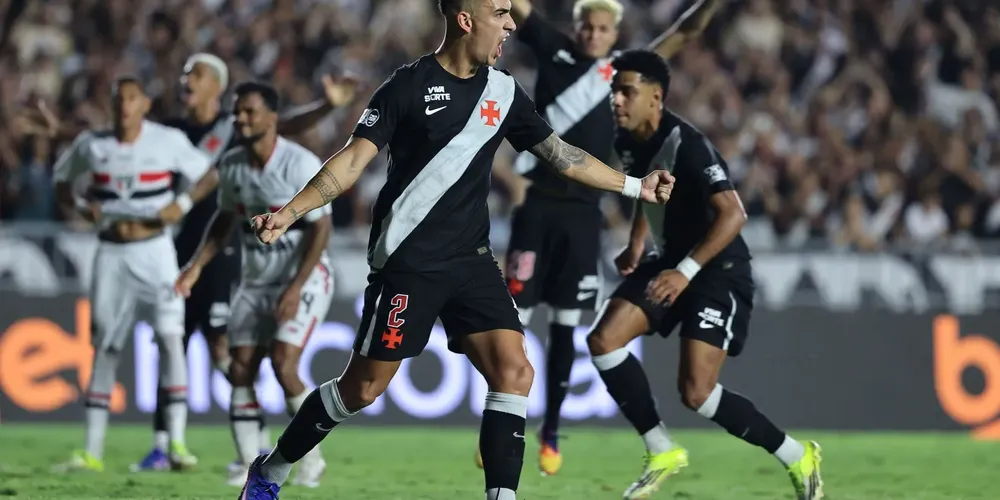 Puma Rodríguez comemora gol do Vasco sobre o São Paulo, após cobrança de pênalti