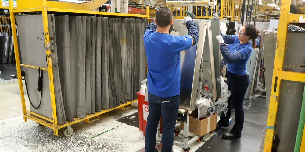 Além das vagas operacionais, há oportunidades que exigem qualificação técnica ou ensino superior