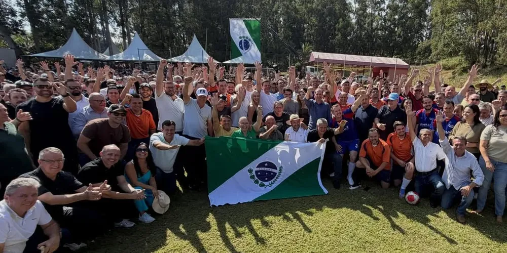 Além dos prefeitos e dos integrantes da chapa oficial, compareceram aos festejos do aniversário de Ratinho deputados estaduais e federais e outras lideranças