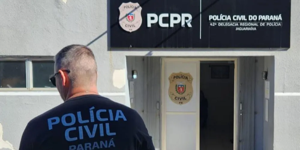 Ele foi encaminhado juntamente com os objetos recuperados à Delegacia de Polícia Civil