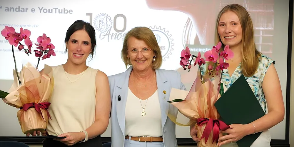 Ao centro a deputada Márcia, representante de Ponta Grossa