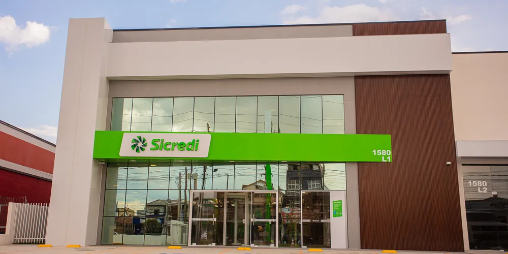 Localizada na Rua dos Pioneiros, 1580, a agência possui mais de 500 m²