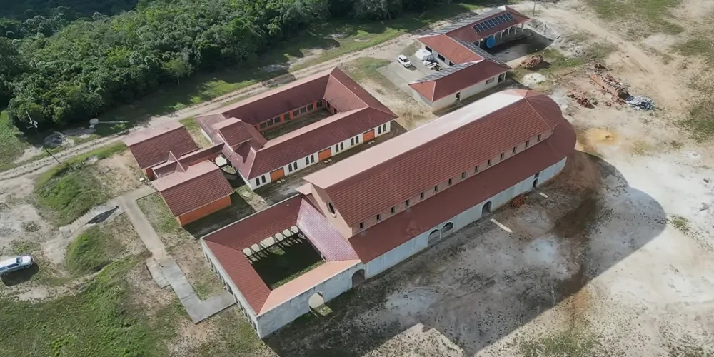 No registro, o Irmão Marcos apresenta o estado atual do projeto