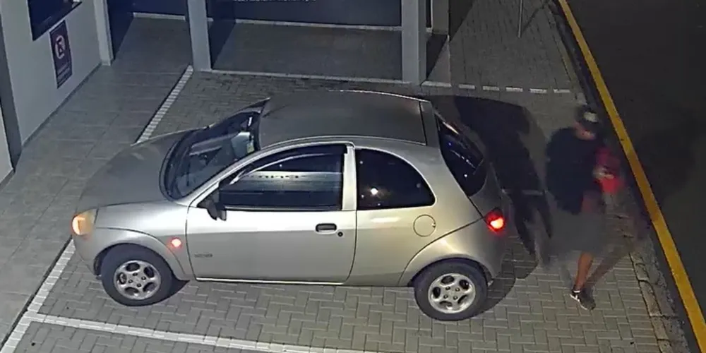 O homem fugiu em seguida