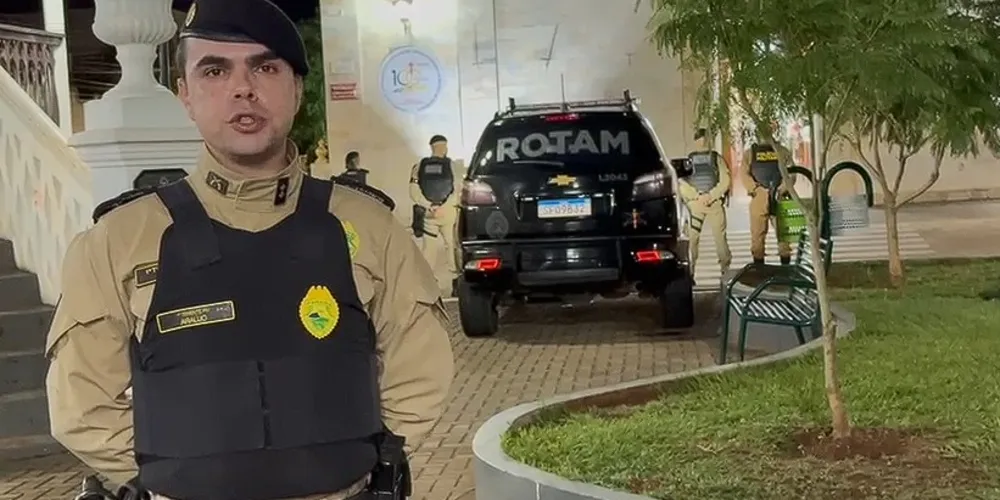 O indivíduo e os materiais apreendidos foram levados à 43ª Delegacia de Polícia