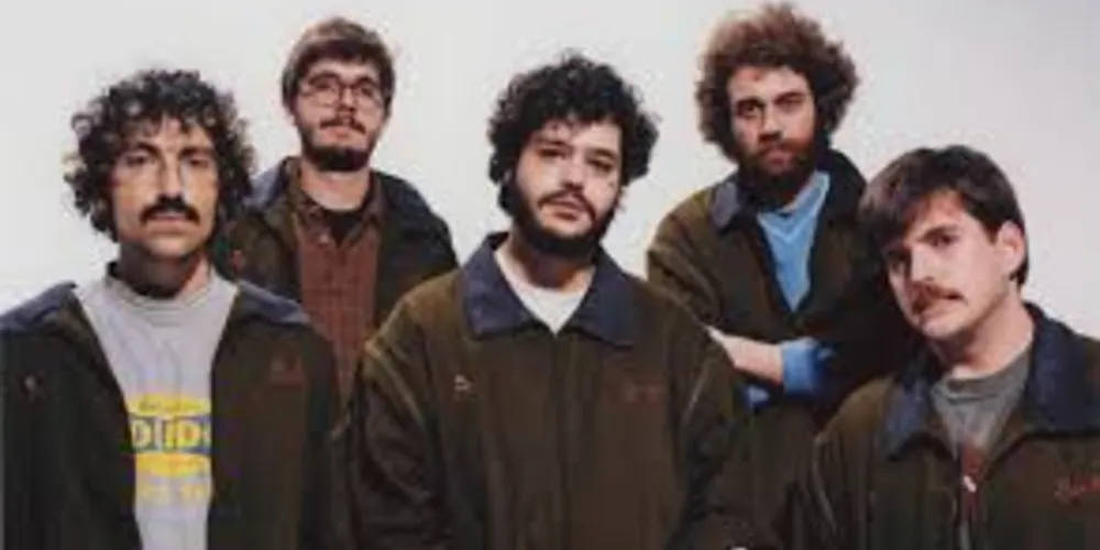 A banda ganhou destaque nacional com uma sonoridade que mistura diferentes ritmos, cotidiano e referências urbanas