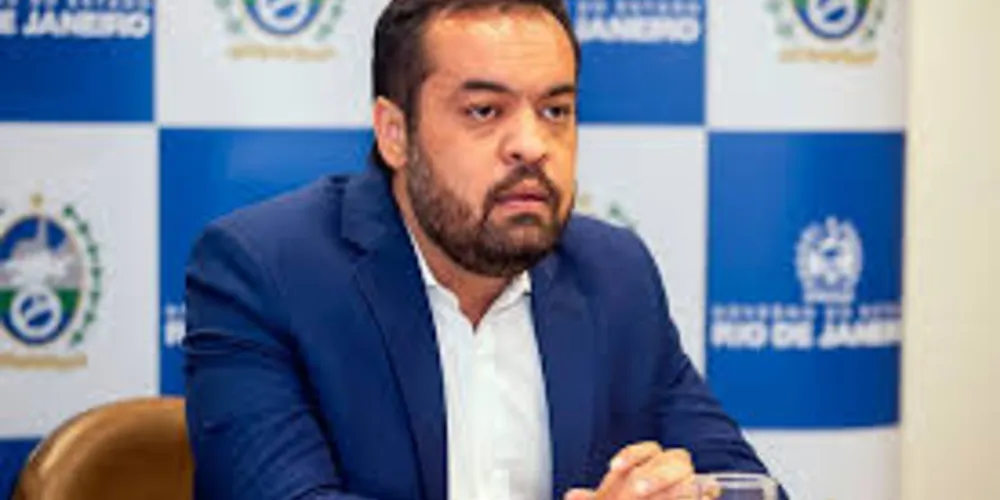 A estratégia busca antecipar a desincompatibilização para disputar o Senado Federal pelo Rio e driblar eventual cassação