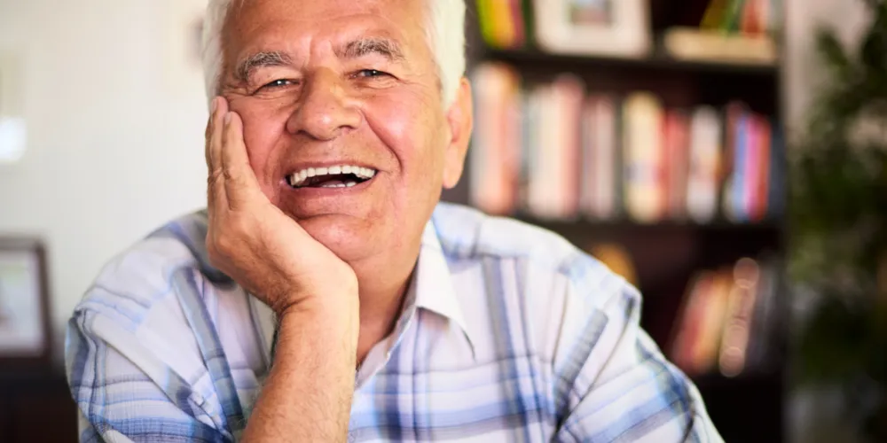 O procedimento melhora a autoestima e a qualidade de vida, permitindo a substituição de um, vários ou todos os dentes