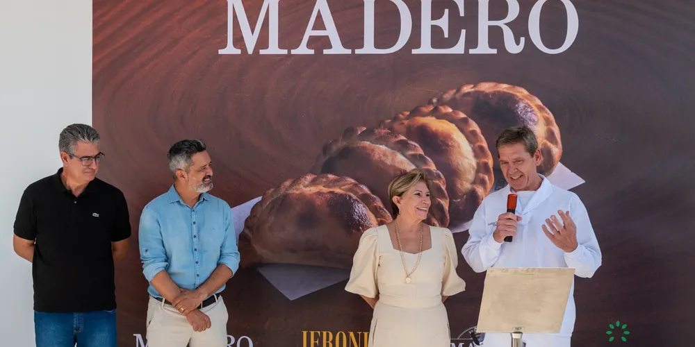 Presidente da Câmara, Julio Küller, vice-prefeito Pastor Moisés Faria, prefeita de Ponta Grossa, Elizabeth Schmidt e o diretor e fundador do Grupo Madero, Júnior Durski