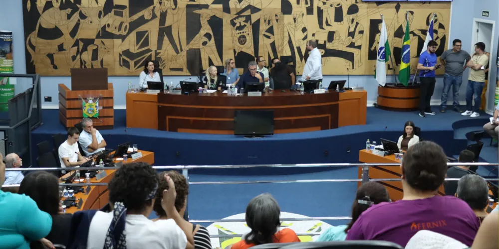 Sessão da Câmara ocorrida no dia 4 de março de 2026 referente à doação de terreno para regularizar área do Colégio Francisco Pires