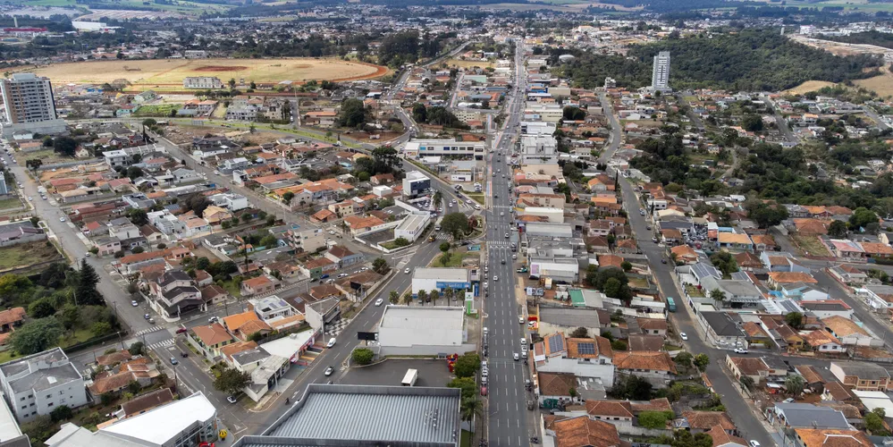 Vista aérea de Ponta Grossa na região da igreja de Uvaranas