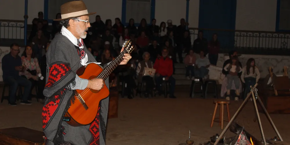 Registro da noite tropeira em Castro no último sábado (11)