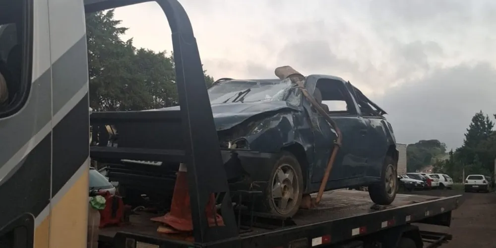 O veículo com pendências foi removido ao pátio