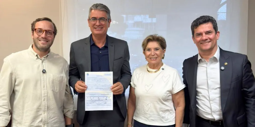 Estiveram presentes na filiação de Julio Küller ao Partido Liberal (PL): Filipe Barros, Elizabeth Schmidt e Sergio Moro