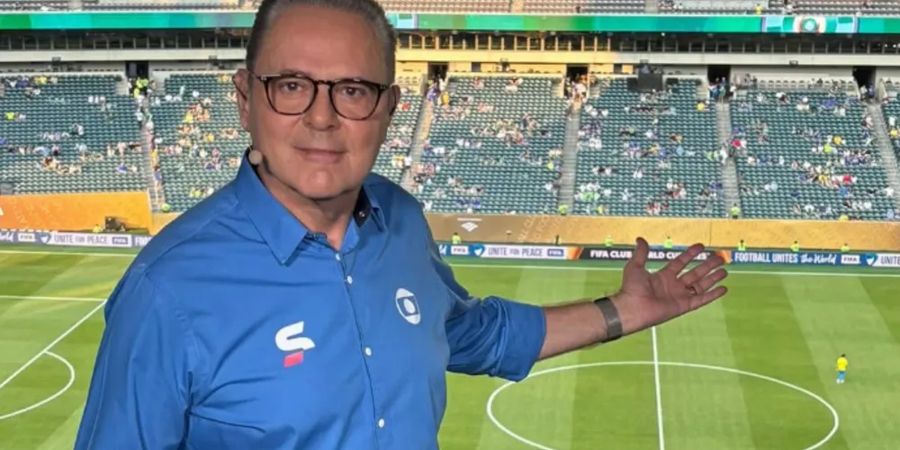 Luis Roberto antes de narrar a eliminação do Palmeiras para o Chelsea