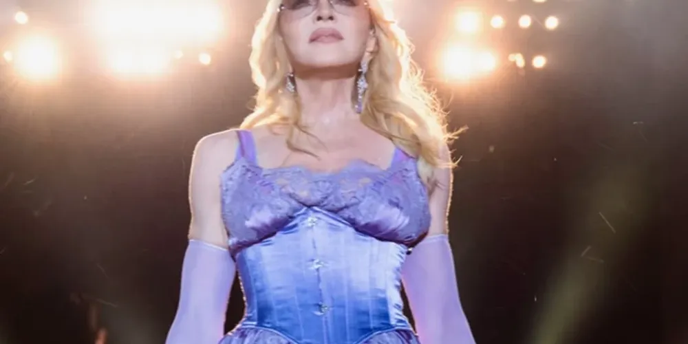 As peças de roupa foram usadas por Madonna há 20 anos, quando cantou no Coachella de 2006