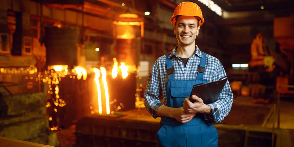 Líder de produção, no acabamento de chapas e metais