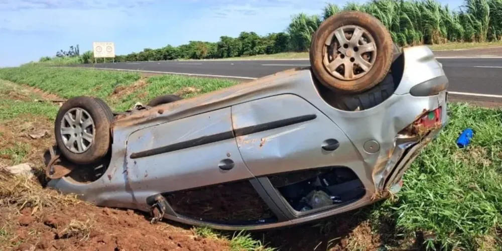 Apesar dos prejuízos materiais, como vidros estilhaçados e danos na lataria, o motorista não sofreu ferimentos