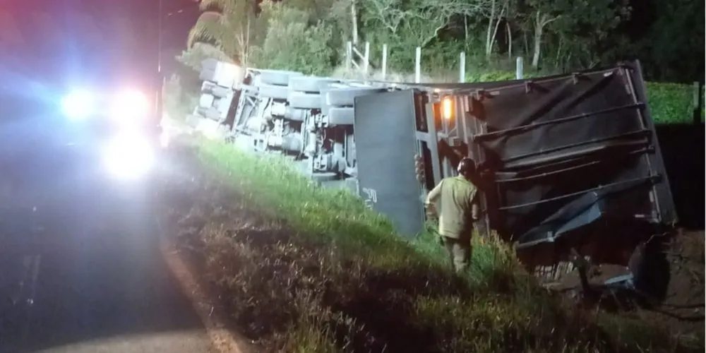 O acidente resultou em danos materiais no veículo