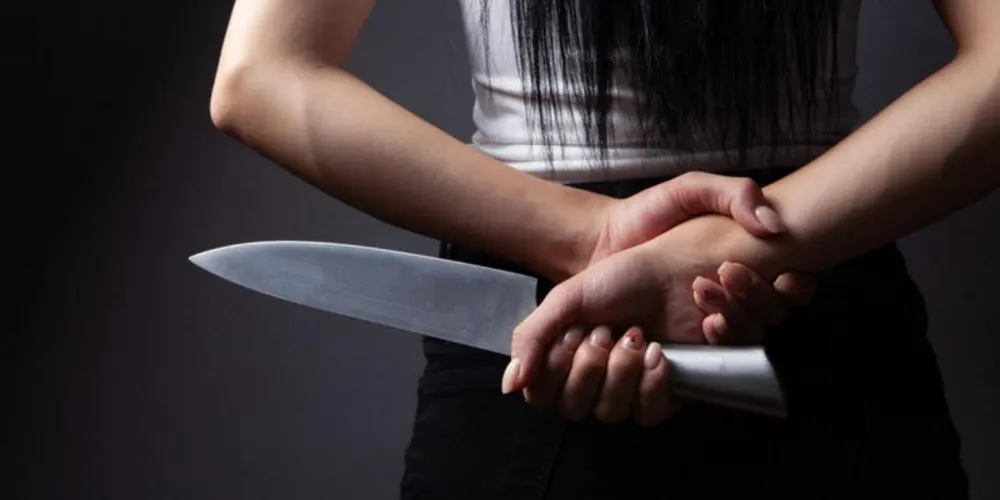A mulher atingiu o marido nas costas com uma faca após o desentendimento