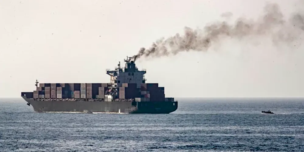 Forças americanas patrulham as proximidades do navio cargueiro M/V Touska, de bandeira iraniana
